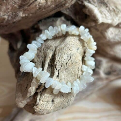 Bracelet chips Pierre de Lune naturelle fait main – intuition et énergie féminine